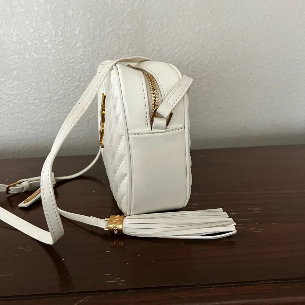 White PLU Crossbody. Used only two times, like new. Really cute for a day out! - Picture 4 of 7